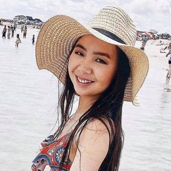 Meet your Posher, Jennifer - Picture 1 of 1